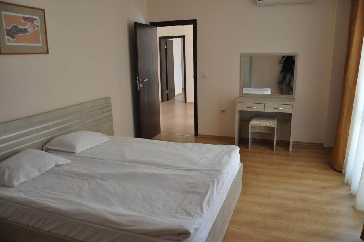 Luxor Apartments Pomorie Eksteriør billede